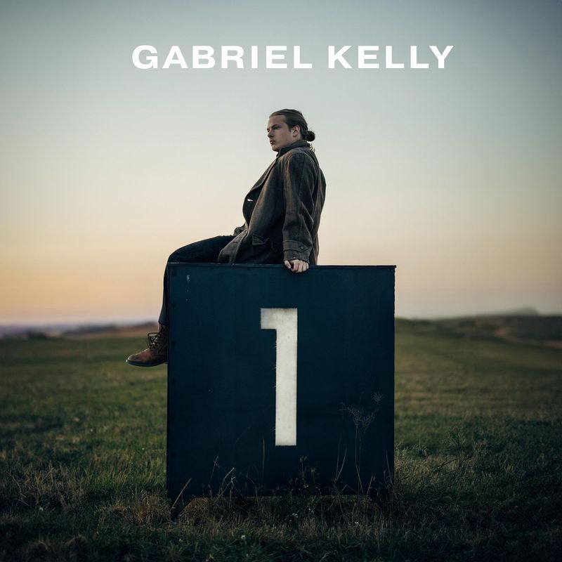 Das Cover von Gabriel Kellys Debütalbum. Auf der Platte seien, so Kelly, sowohl Liebeslieder, als auch Pop- und Rocksong.