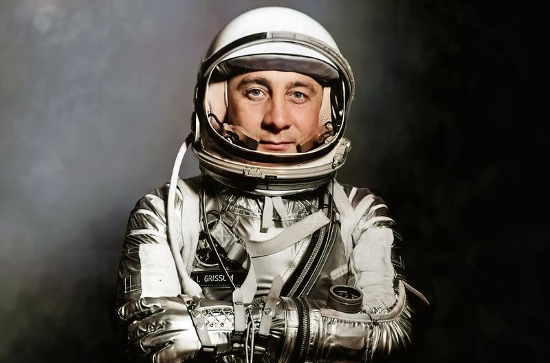 1959: Gus Grissom ist vor dem Apollo-Programm einer der sieben ursprünglichen Mercury-Astronauten (Mercury Seven).


