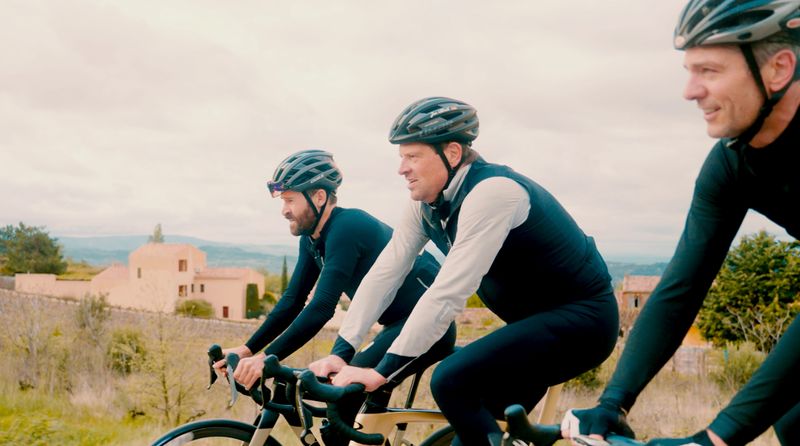Von links: Simon Geschke, Jan Ullrich und Ingo Zamperoni wollen in der ARD-Doku "Mythos Tour" den gefürchteten Mont Ventoux befahren.