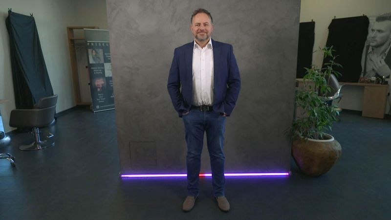 Alexander Tauer vorher: der Geschäftsführer von "Domino's Pizza", dem weltweit größten Pizza-Lieferservice in seinem normalen Outfit. 