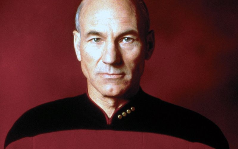 Mit 47 Jahren begann seine Weltkarriere: Patrick Stewart übernahm 1987 als Captain Jean-Luc Picard in "Star Trek - Das nächste Jahrhundert" das Kommando auf der Enterprise. 