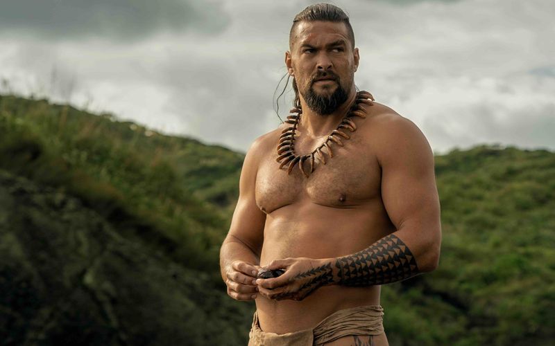 Jason Momoa erzählt in der Apple-Serie "Chief of War" als Schauspieler, Autor und Produzent die frühe Geschichte seiner Heimat Hawaii. 1810 entstand das Königreich im Pazifik, indem sich mehrere Inseln vereinigten. Nicht nur blutige Kämpfe unter den Indigenen sind Thema der historischen Serie, sondern auch das Handeln weißer Kolonialisten.