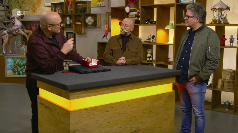 Christian aus Reken war sich sicher, dass sein Objekt "für viele interessant" sein würde. "Denn das ist Vintage, aus den 1980ern und kann man immer tragen", behauptete er selbstbewusst bei Horst Lichter in der Montagsausgabe der ZDF-Trödelshow "Bares für Rares". Leider hatte er falsch gedacht, denn im Händlerraum konnte er sie nicht verkaufen.