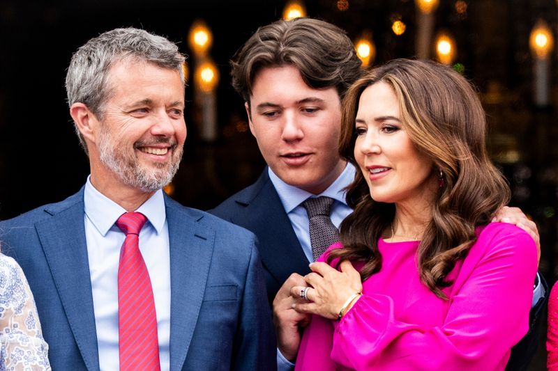 Seit Januar 2024 sitzen König Frederik (links) und Königin Mary auf dem dänischen Thron. Ihr erstgeborener Sohn, Kronprinz Christian, wird ihnen eines Tages nachfolgen. 