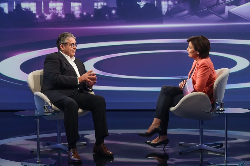 Ex-Vizekanzler Sigmar Gabriel war am Montagabend bei "maischberger" zu Gast. 