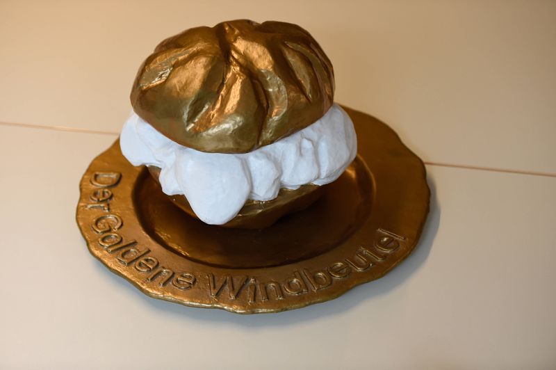 Seit 2009 soll der Goldene Windbeutel als Negativpreis auf Verbrauchertäuschung im Lebensmittelbereich hinweisen. 