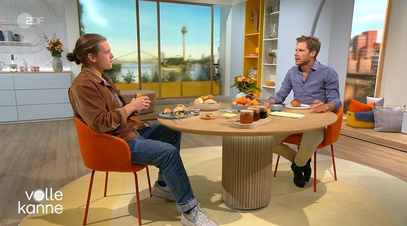 Gabriel Kelly hat im ZDF-Magazin "Volle Kanne" über seine Beziehung mit Freundin Leoni gesprochen.