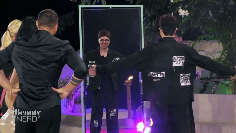 In der vierten Folge dürfen die ersten Nerds zum Umstyling. Hai (rechts) ist begeistert von seinem neuen Look: "Ich erkenne mich ja gar nicht wieder!"