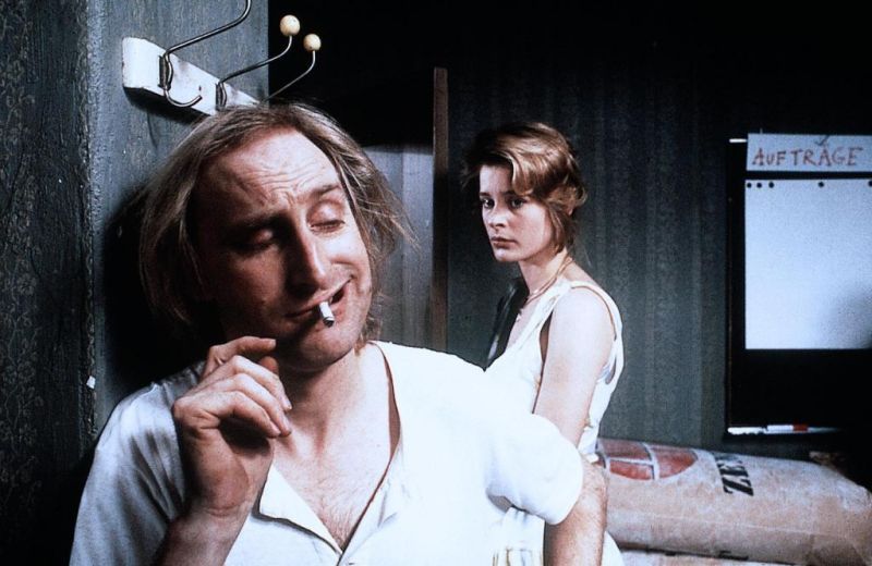 Vor 40 Jahren eroberte Otto Waalkes mit "Otto - der Film" die Leinwand - und schrieb deutsche Filmgeschichte. Doch hinter all dem Blödsinn steckt mehr, als man denkt: legendäre Gastauftritte, versteckte Parodien, skurrile Drehmomente - und sogar eine späte Debatte um Rassismus. Hier kommen überraschende Fakten zum erfolgreichsten deutschsprachigen Film aller Zeiten!