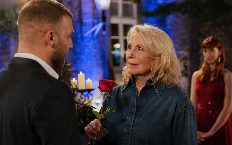 Sogar bei "Der Bachelor" nimmt Maren als Kandidatin teil. Und sie erhält tatsächlich eine Rose von Realitystar Filip Pavlović.