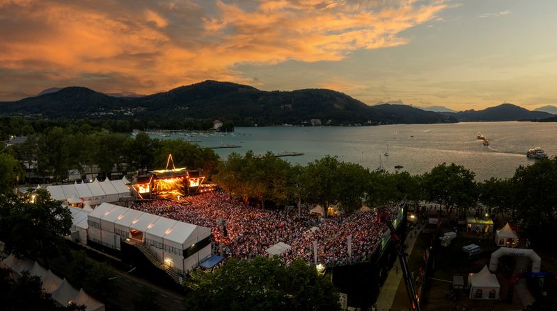 Der malerische Wörthersee dient auch in diesem Jahr als Kulisse für die Open-Air-Veranstaltung. 