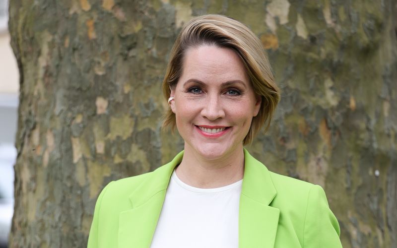 Judith Rakers verlässt ihre bisherige Heimat Hamburg und lässt sich auf Rügen nieder.