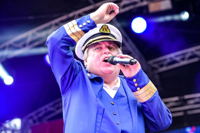 Klaus Baumgart von Klaus und Klaus hat über seinen größten Song gesprochen.