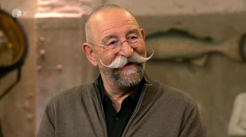 Der Flohmarktfund hatte bei den Eheleuten aus Glonn ganz schön für Zwist gesorgt. Erst war Alexander enttäuscht von dem "hässlichen Teil" und rügte danach seine Frau Bettina, warum sie denn nicht gehandelt hatte. Doch bei Horst Lichter verteidigte sie sich: "Bei sechs Euro fange ich doch nicht an zu verhandeln." Lichter fand die Geschichte gut. 