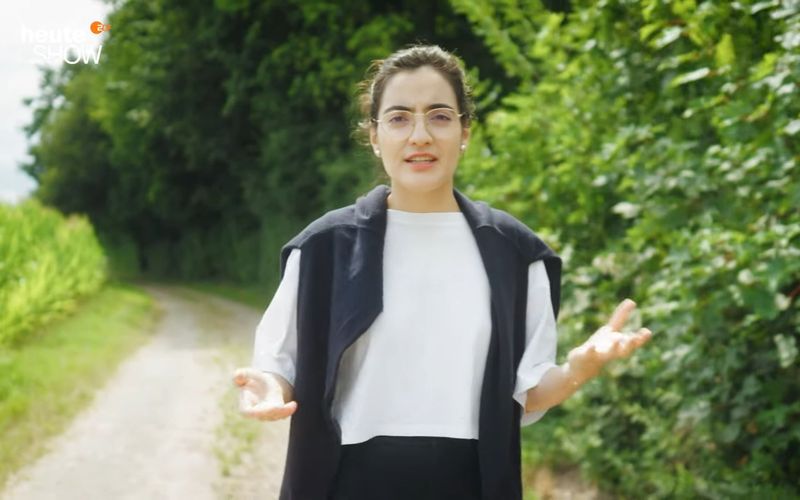 Die Kabarettistin Ana Lucía redet auf dem YouTube-Kanal der ZDF-"heute-show" darüber, "was uns CDU und CSU über Migration und Geflüchtete verschweigen".