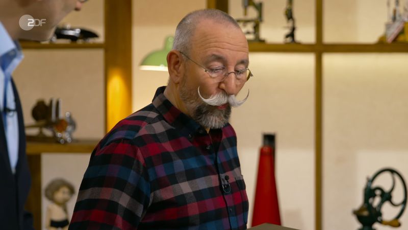 "Ohhhh ja!" Horst Lichter staunte nicht schlecht, als er das erste Objekt des Tages bei "Bares für Rares" erblickte. "Jetzt sind wir in deinem Element", bestätigte auch Detlev Kümmel lachend. Was ihn wohl in dieser Ausgabe der ZDF-Sendung derart baff werden ließ? So viel sei verraten: Ein Flop wurde es dennoch.
