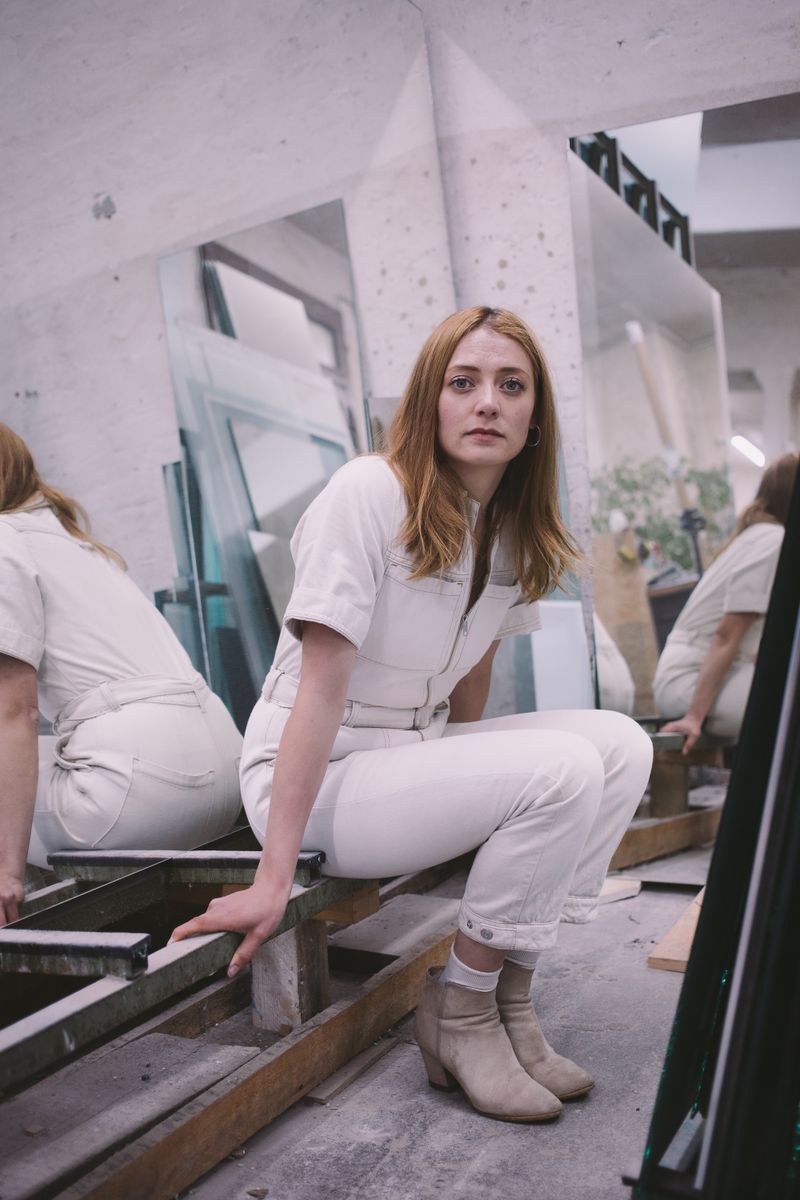 "Ich habe das große Glück, keinen Erwartungsdruck von außen zu spüren. Der meiste Druck kommt von mir selbst", erklärt Hanna Plaß. "Ich setze mich oft unter Stress, weil ich das Gefühl habe, höher, schneller und weiter kommen zu müssen. Es fällt mir wirklich schwer, liebevoll mit mir umzugehen, mich selbst zu beruhigen und mir das Gefühl zu geben, gut genug zu sein - so, wie ich bin."