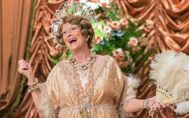 21 Oscar-Nominierungen, mehr als jeder andere Schauspieler, hat sie erhalten. Dreimal gewann Meryl Streep den Academy Award, neunmal den Golden Globe. Ihre Karriere umfasst aber mehr als eine rekordverdächtige Anzahl von preisgekrönten Filmen. Was ihr Schaffen so einzigartig macht, ist ihre Wandlungsfähigkeit. Anlässlich der Ausstrahlung von "Florence Foster Jenkins" (Sonntag, 27. Juli, ARTE, 20.15 Uhr) zeigt unsere Galerie Meryl Streep in ihren besten Rollen ... 
