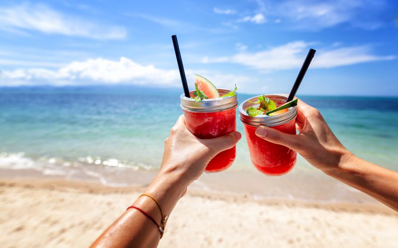 Im Urlaub Cocktails vom Straßenrand zu kaufen, ist meist keine gute Idee.