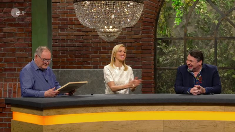 "Bei 400 Euro fang' ich an zu singen und bei 500 Euro hör' ich wieder auf zu singen", prophezeite Meyer und Nüdling schmunzelte amüsiert.