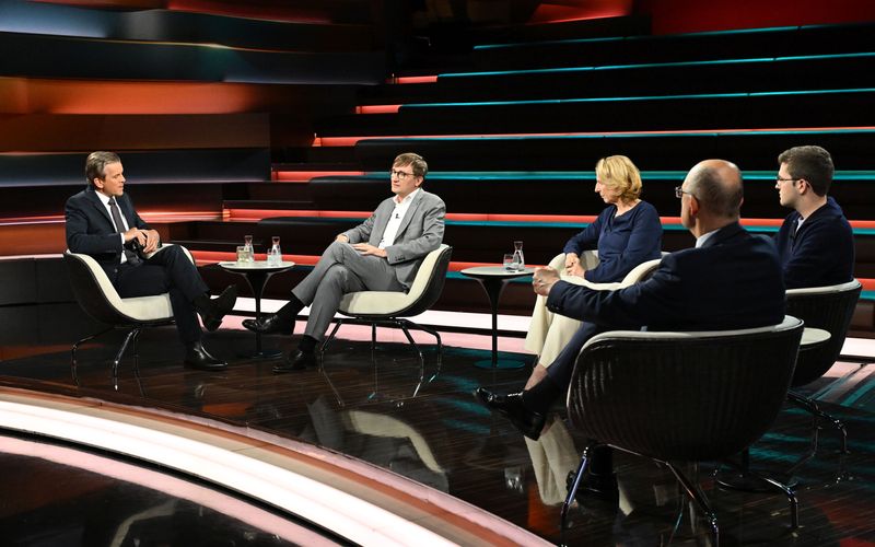 Bei "Markus Lanz" ging der ZDF-Moderator am Mittwochabend der Frage auf den Grund, was Krieg wirklich bedeutet.