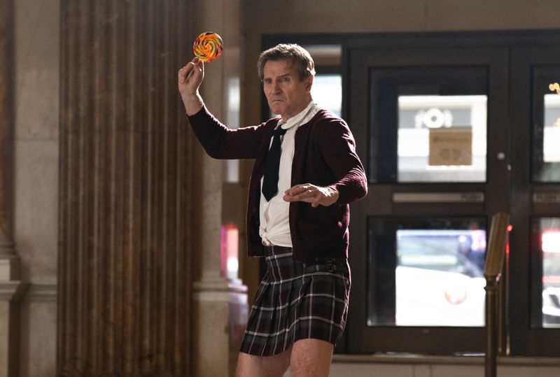 In bester Familientradition auf Verbrecherjagd: Frank Drebin Jr. (Liam Neeson) bringt einen Banküberfall zu einem guten Ende.