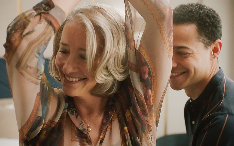Ein 62-jährige pensionierte Religionslehrerin (Emma Thompson) heuert einen 28-jährigen Callboy (Daryl McCormack) an, um ihren Horizont zu erweitern: Für "Meine Stunden mit Leo" zog die Oscar-Preisträgerin erstmals blank. Und auch wenn es ihr nicht leicht fiel, war sie von er Erfahrung begeistert: "Bevor ich 'Meine Stunden mit Leo' drehte, hatte ich keine Ahnung, wie viel ich über meine Einstellung zu meinem eigenen Körper, zur Lust und zur Scham lernen würde", sagte sie der "Vogue".