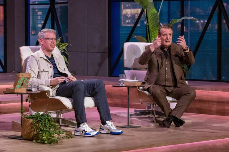 Frank Thelen und Ralf Dümmel (rechts) kennen sich natürlich schon länger. Sie stehen für zwei Welten - Digitalität und klassischer Handel.