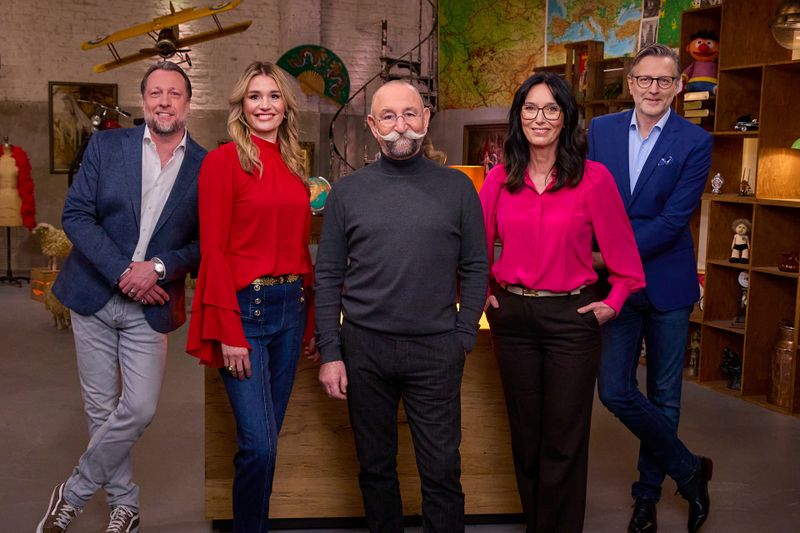 Unglaublich, welche Schätze manch einer zu Hause im Keller oder auf dem Dachboden hat. Und auch Promis machten bei Horst Lichters ZDF-Show "Bares für Rares" ihr Kostbarkeiten zu Geld. Sehen Sie hier jene Stücke, bei denen die Händler in den letzten Jahren besonders tief in die Tasche greifen mussten. 