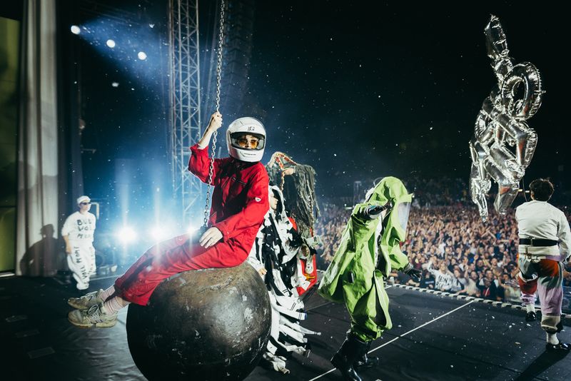 Die Band setzt bei ihren Ganzkunstwerk-Auftritten wie in der Berliner Wuhlheide auf Reize für alle Sinne.