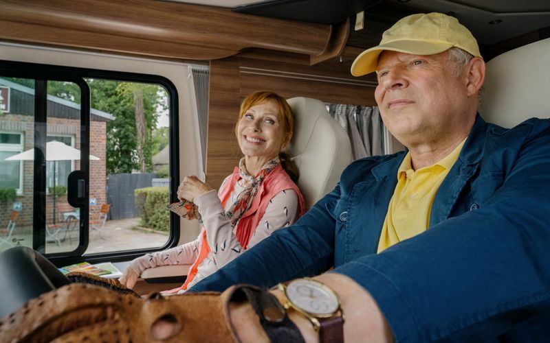 Dass Gundula (Andrea Sawatzki) und Gerald (Axel Milberg) womöglich kurz vor ihrer Trennung stehen, sieht man dem Paar nicht an. Noch ahnt Gundula aber auch nicht, dass Gerald den Camping-Trip nicht wirklich vorgeschlagen hat, um ihre Ehe zu retten ...    