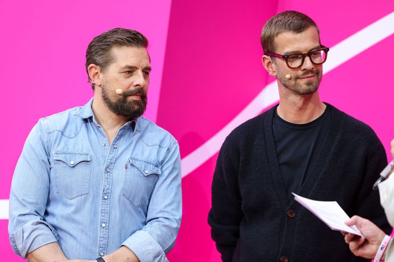 Klaas Heufer-Umlauf (links) und Joko Winterscheidt fordern mit anderen Künstlern eine Veränderung der deutschen Israel-Politik.
