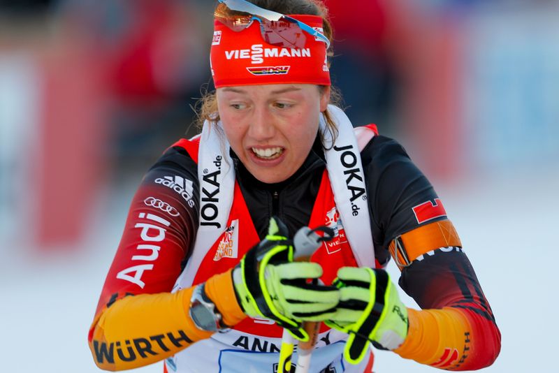 Laura Dahlmeier schnallte sich mit sieben Jahren erstmals die Skier für einen Biathlonwettkampf an. Nach einem kurzen Abstecher in den alpinen Skirennsport entschied sie sich zwei Jahre später jedoch für den Zweikampf aus Schießen und Langlauf. Der Beginn einer großen Karriere ...