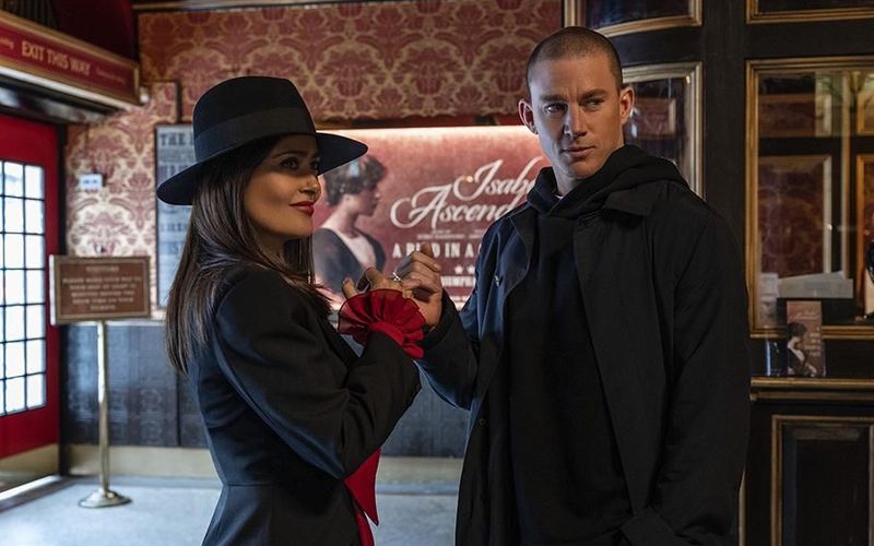 Mike (Channing Tatum) und Maxandra (Salma Hayek) haben große Pläne: Sie wollen eine Striptease-Show der Extraklasse auf die Beine stellen. Nicht nur um nackte Haut soll es gehen, sondern um Kunst.