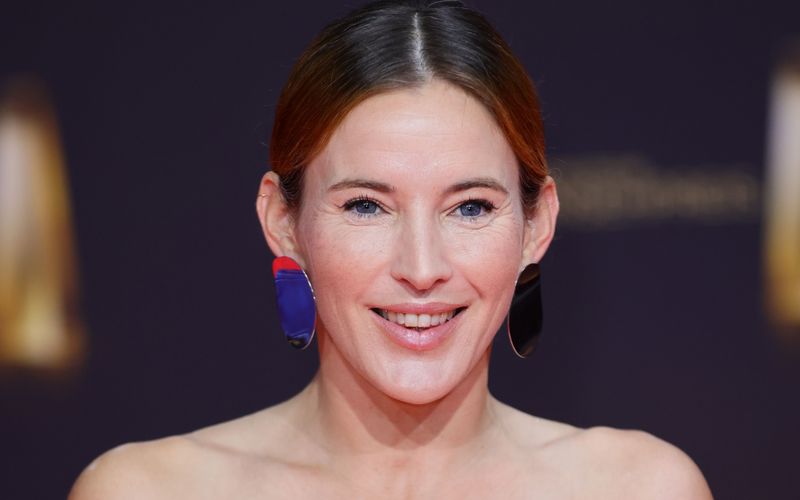 Jeannine Michaelsen (43) ist eine vielseitige Bühnenkünstlerin. Egal, ob Moderation, Schauspiel oder Teilnahme an einer Abenteuer-Show - sie wagt Großes. Um Träume, Druck und Erwartungen geht es auch im neuen ZDF-Sommerfilm "Für immer Freibad" (Donnerstag, 14. August, 20.15 Uhr sowie vorab in Web und App des ZDF).