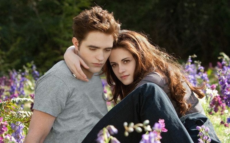 Im Herbst 2008 startete der erste Teil der "Twilight"-Saga in den Kinos. Die Stars von damals sind heute längst erwachsen. Doch wie haben sich ihre Karrieren seit dem Ende der erfolgreichen Filmreihe weiterentwickelt? Die Galerie weiß Antworten.