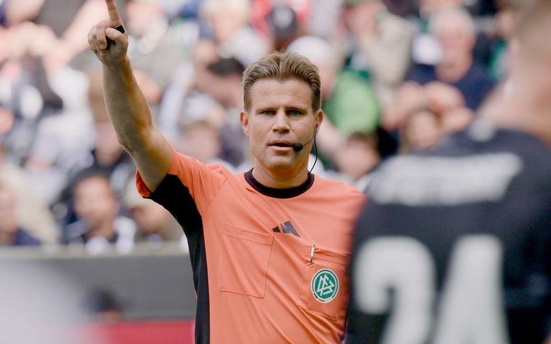 Einer der erfahrensten Referees der Bundesliga-Geschichte: Felix Brych, der seine aktive Karriere vor Kurzem beendete, gehört zu den Protagonisten der neuen Staffel von "Unparteiisch - Deutschlands Elite-Schiedsrichter".