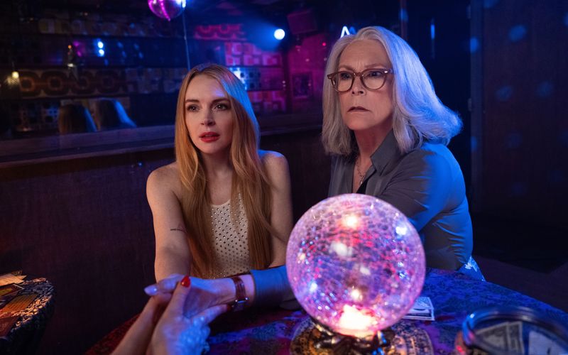 Zwischen Lindsay Lohan (links) und Jamie Lee Curtis entstand bei den Dreharbeiten zu "Freaky Friday" eine enge Freundschaft, über 20 Jahre später standen sie nun für das Sequel "Freakier Friday" erneut gemeinsam vor der Kamera.