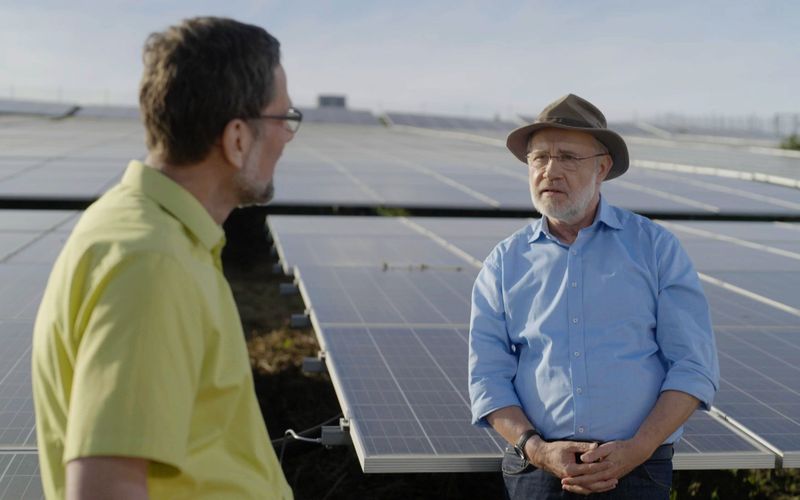 Mit Professor Volker Quaschning (links) von der Hochschule für Technik und Wissenschaft Berlin unterhält sich Harald Lesch über die schleppende Energiewende.