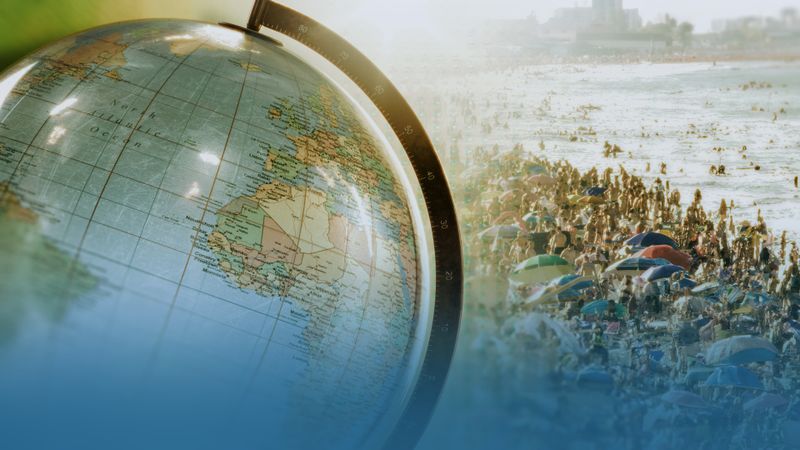 Millionen Menschen reisen um die Welt, erobern die schönsten  Strände und Städte. Doch die Lieblingsreiseziele werden von Touristen geradezu überrannt, sie versuchen sich zu wehren.