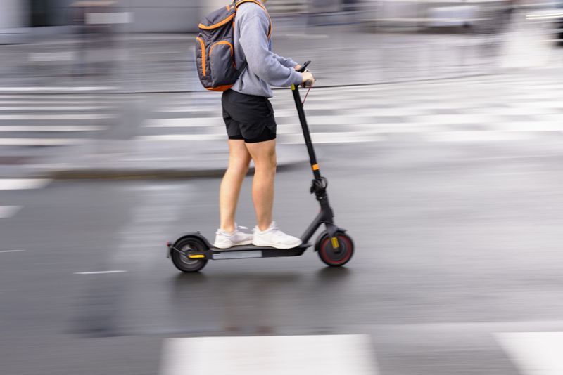 Die Zahl der E-Scooter-Unfälle ist auf ein Rekordniveau angestiegen.