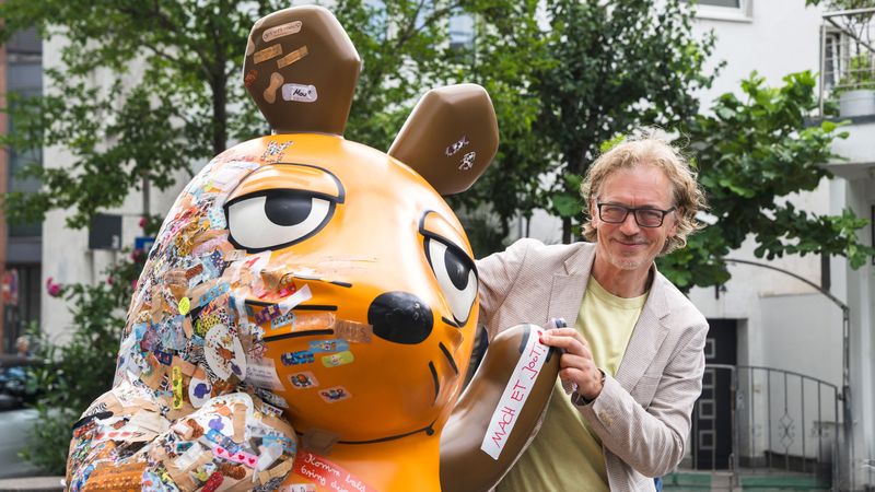 Matthias Körnich, Leiter des Kinderprogramms beim WDR, sagte vor dem Abtransport: "Wir sind froh, dass es der Maus jetzt bald wieder besser geht."