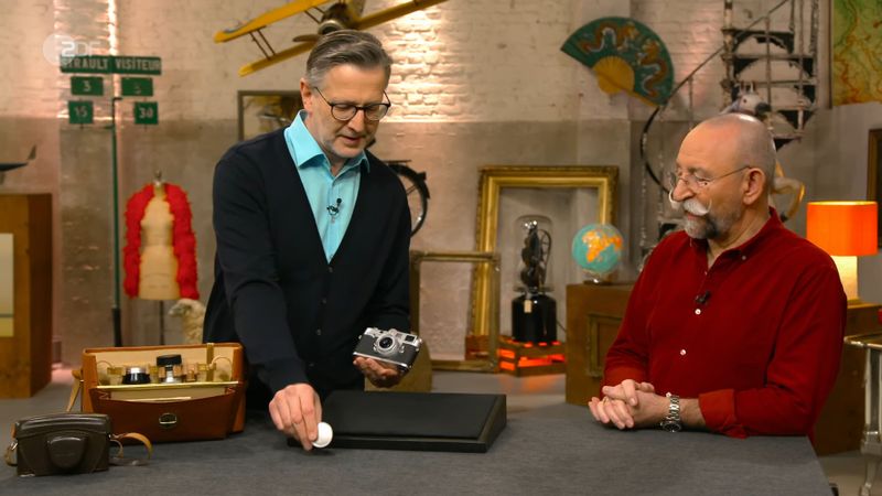 "Jedes Mal, wenn ich sowas sehe, habe ich das Gefühl: Haben wollen!", kommentierte Horst Lichter angesichts des fotogenen Mitbringsels. "Ich habe aber null Ahnung davon", so der Moderator. Detlev Kümmel bekannte: Auch er täte sich schwer, manuell zu fotografieren.
