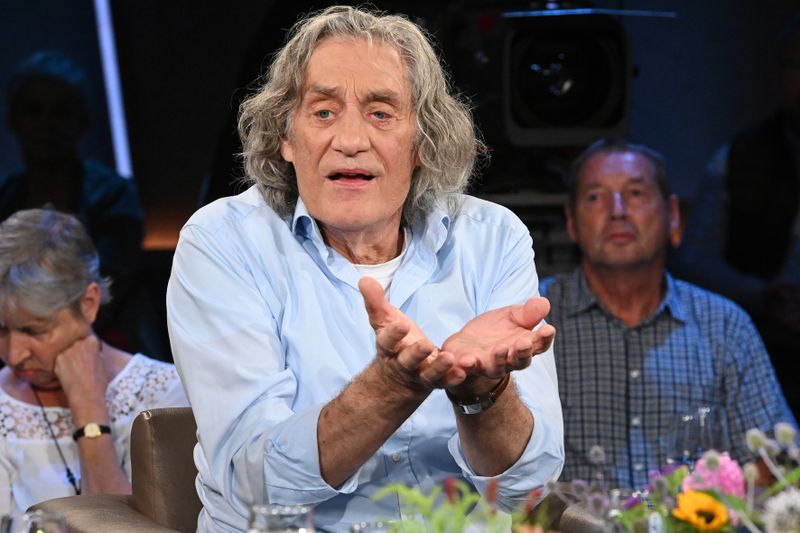 In der "NDR Talk Show" rechnete Schauspieler Winfried Glatzeder mit den Influencern im Dschungelcamp ab.
