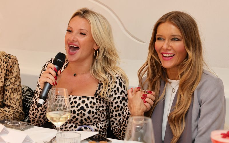 Laura Karasek (rechts) hat in ihrem Podcast mit Evelyn Burdecki über ihre persönlichen Laster gesprochen.