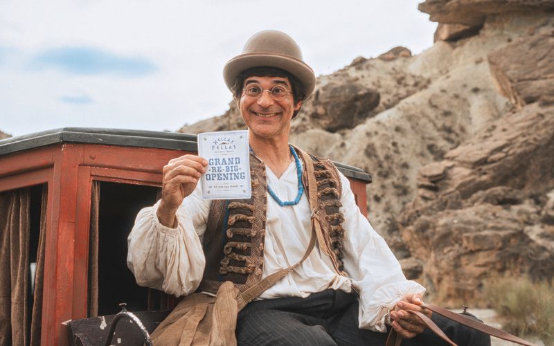 Dimitri (Rick Kavanian) kommt als Retter in der Not gerade recht.