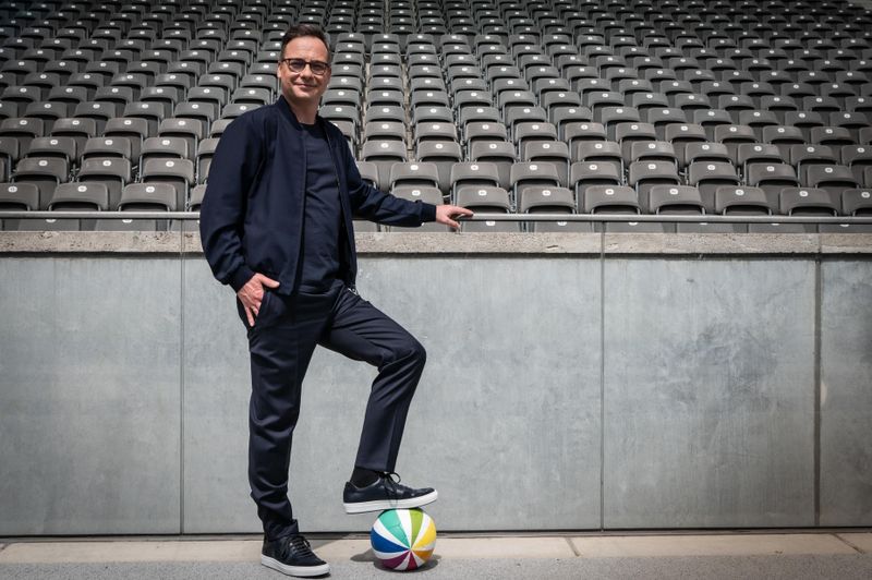 Matthias Opdenhövel moderiert bei SAT.1 den Free-TV-Start ins Bundesliga-Jahr 2026.