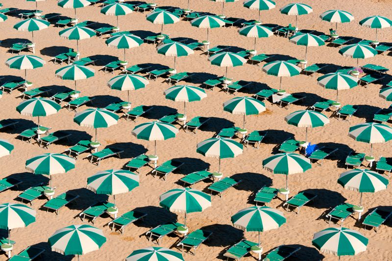 Gestiegene Preise sorgen dafür, dass diesen Sommer in Italien viele Liegen am Strand nicht vermietet werden. 