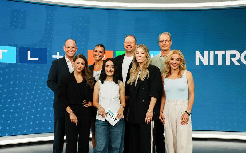 RTL startet mit einer Sportoffensive in den Herbst! Zu den Protagonisten des Enders gehören (von links, hinten) Frank Robens), Laura Wontorra, Wolff-Christoph Fuß und Florian König. Auch Jana Wosnitza, Alessa-Luisa Naujoks, Laura Papendick und Inga Leschek (von links vorne) mischen mit.