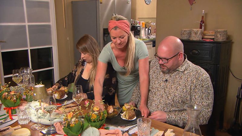 Armina und Christian sind von der Größe der Vorspeise überrascht: Weniger hätte auch gereicht.
